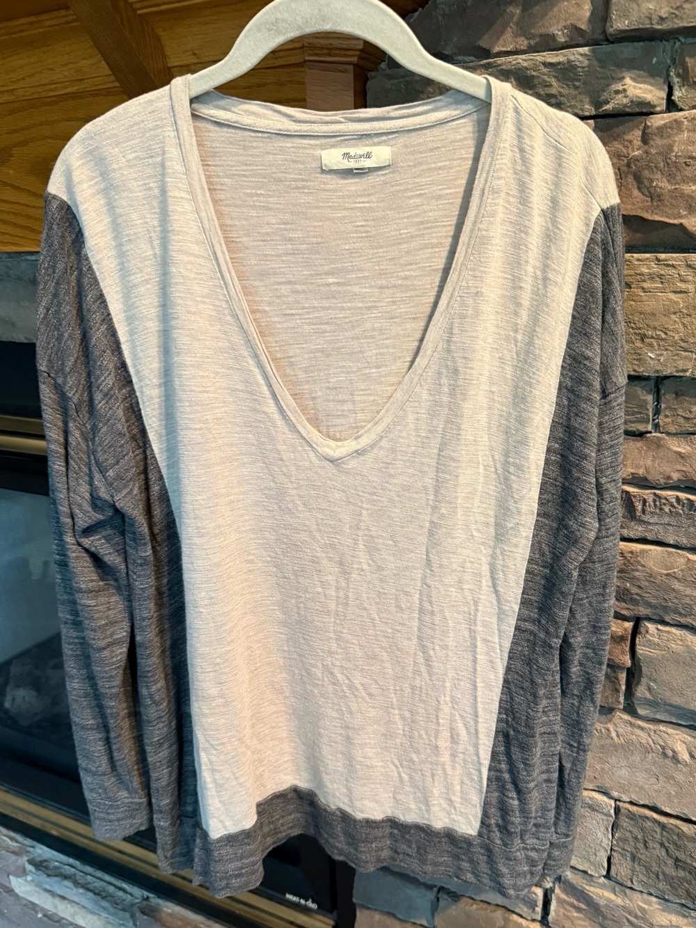 Madewell Women’s Medium Colorblock V-Neck Long Sleeve Tee Gray Ivory Soft Top